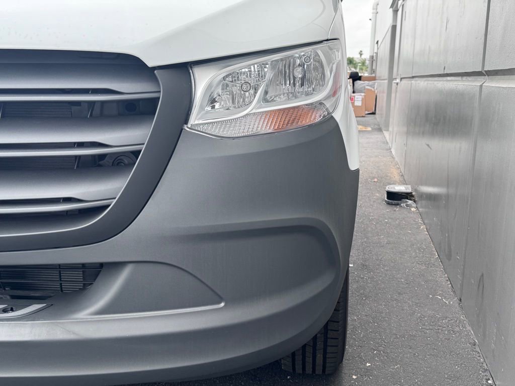 Used 2024 Mercedes-Benz eSprinter 170 Cargo image 8