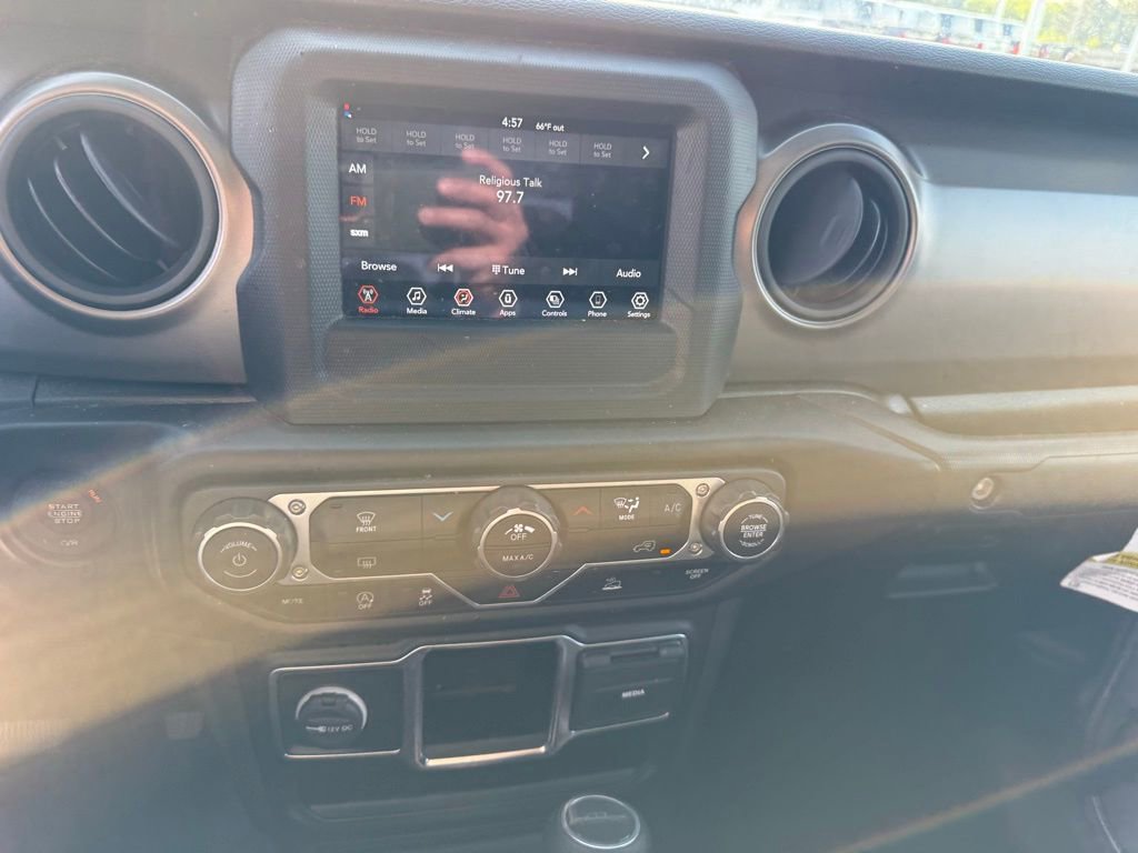 Used 2022 Jeep Gladiator Sport image 16