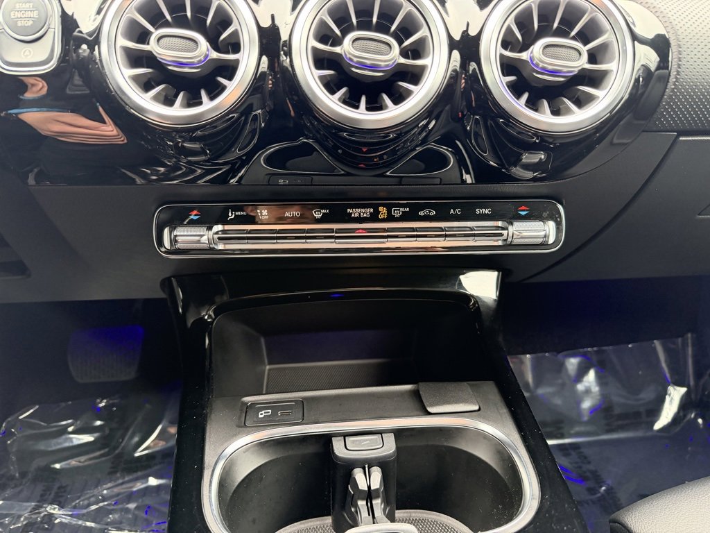 Used 2021 Mercedes-Benz CLA 250 4MATIC image 32