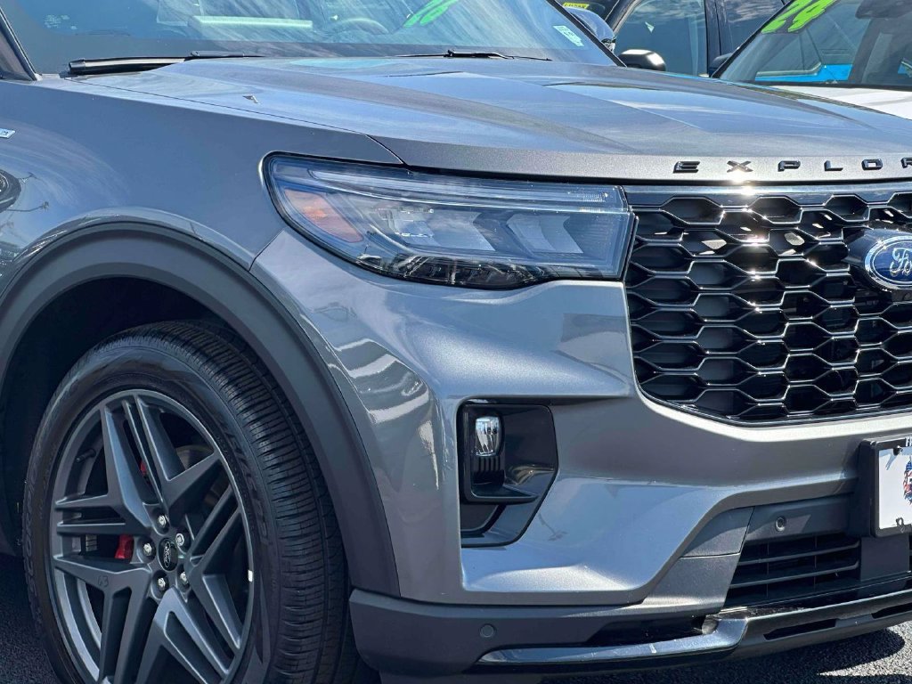 Used 2026 Ford Explorer ST-Line w/ ST-Line Street Pack AWD/4WD image 8