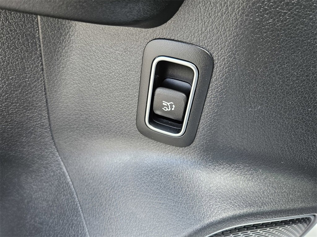 Used 2025 Mercedes-Benz GLB 35 AMG 4MATIC image 13