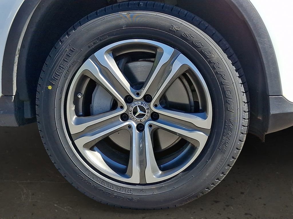 Used 2018 Mercedes-Benz GLC 300 4MATIC image 9
