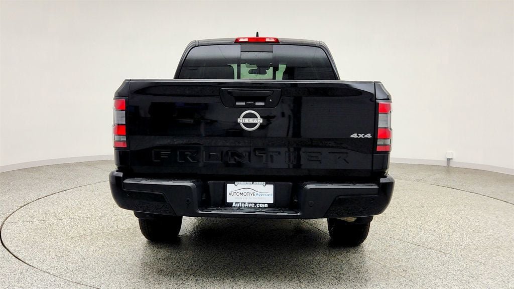 Used 2025 Nissan Frontier SV image 6