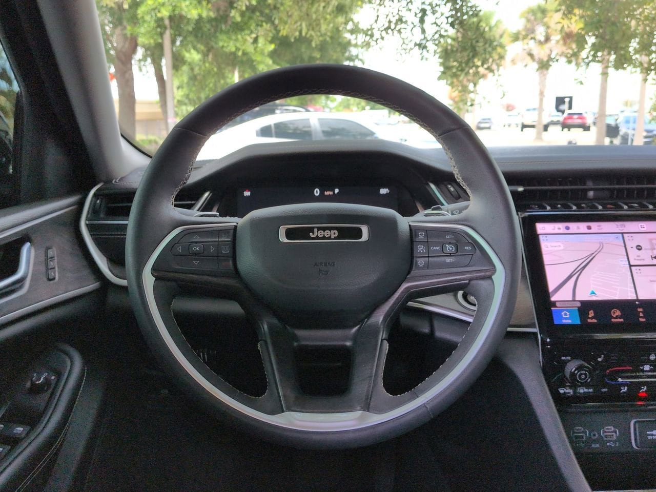Used 2024 Jeep Grand Cherokee Limited RWD image 11