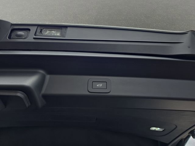 Used 2025 Land Rover Range Rover Sport SE image 16