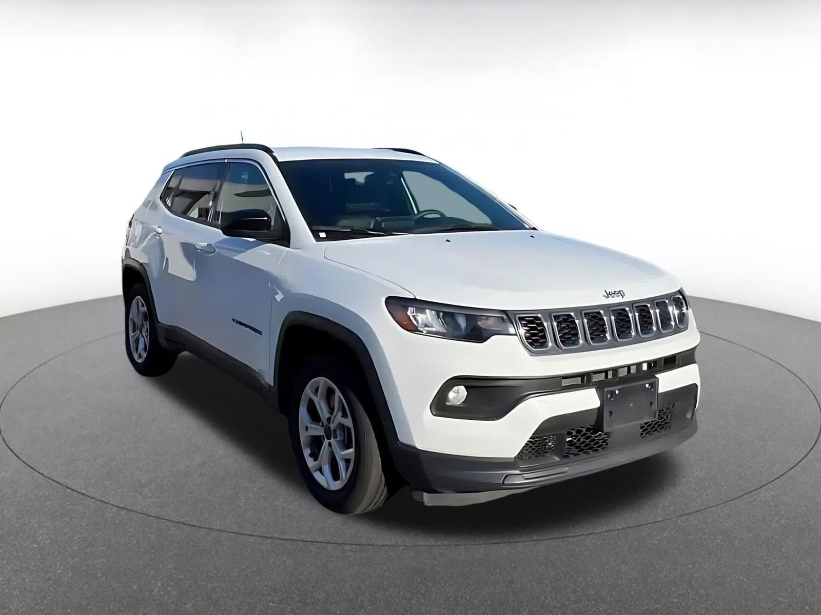 Used 2025 Jeep Compass Latitude AWD/4WD image 3