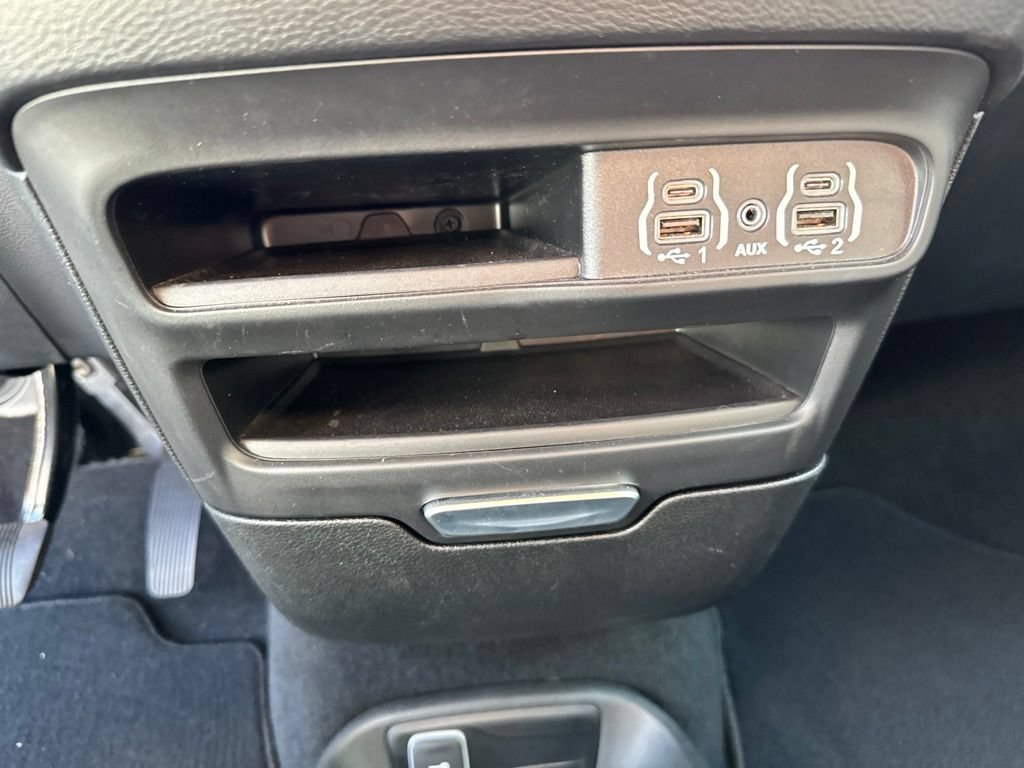 Used 2025 Chrysler Pacifica Select FWD image 24