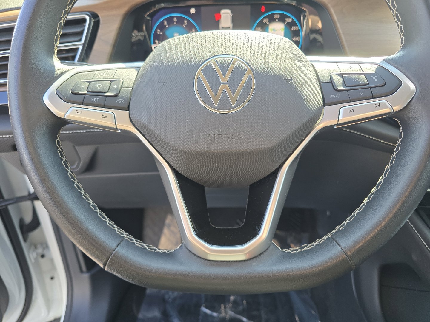 Used 2025 Volkswagen Atlas SE AWD/4WD image 34