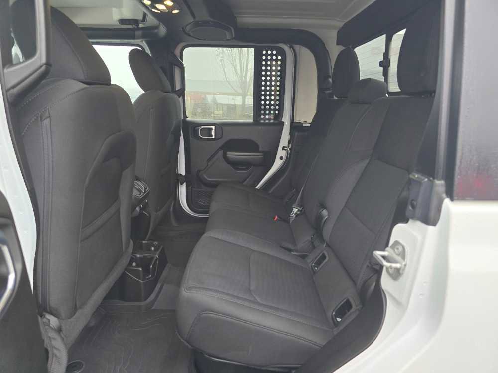 Used 2022 Jeep Gladiator Sport image 16