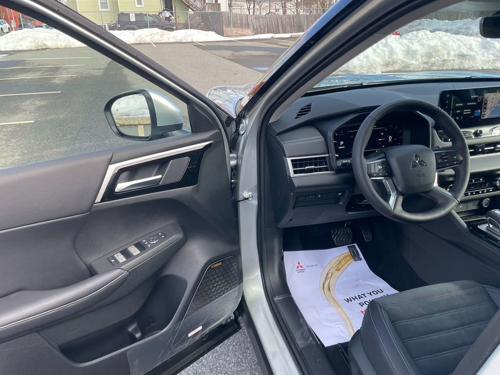 New 2026 Mitsubishi Outlander SE image 10