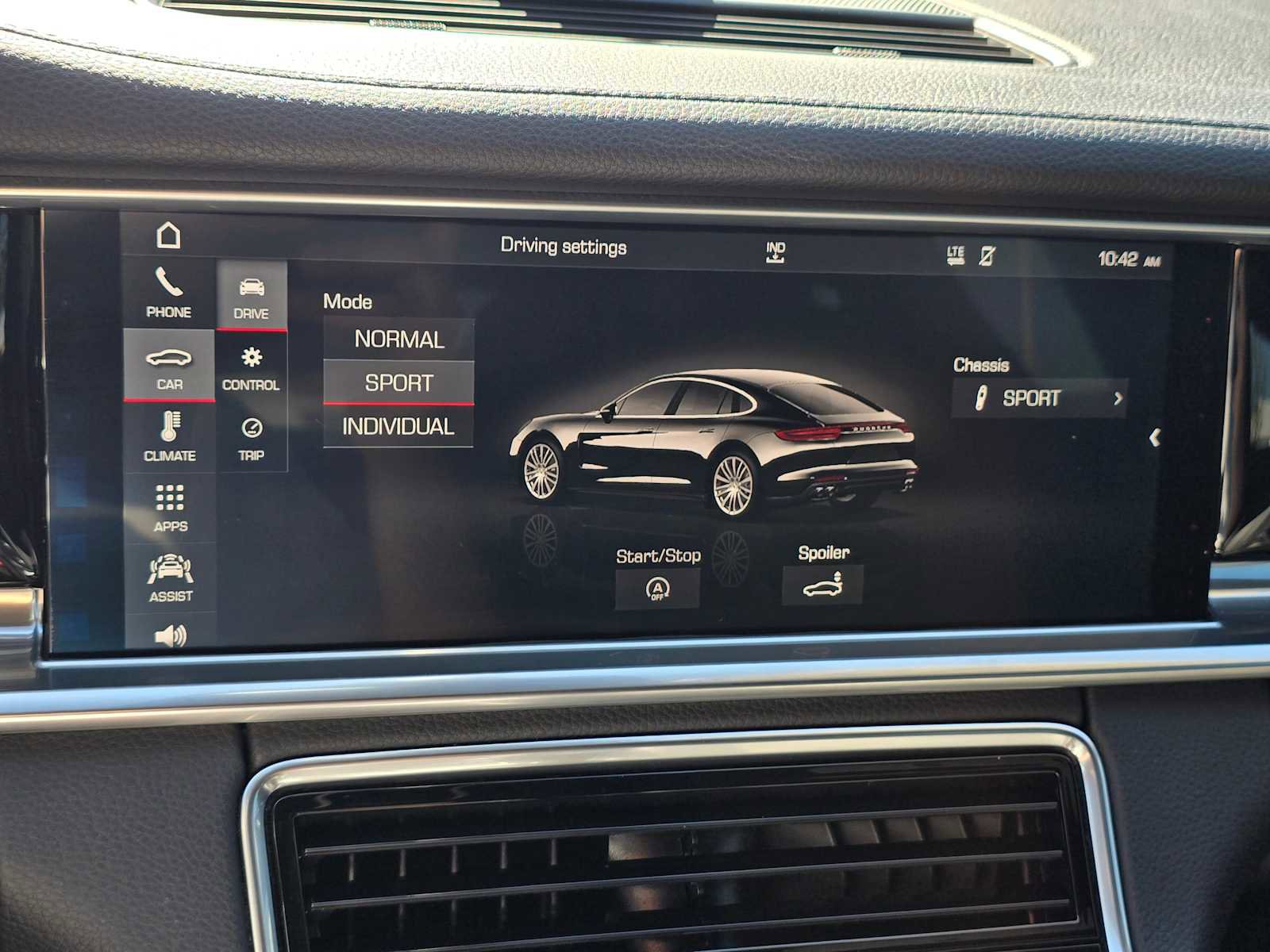 Used 2018 Porsche Panamera RWD image 31