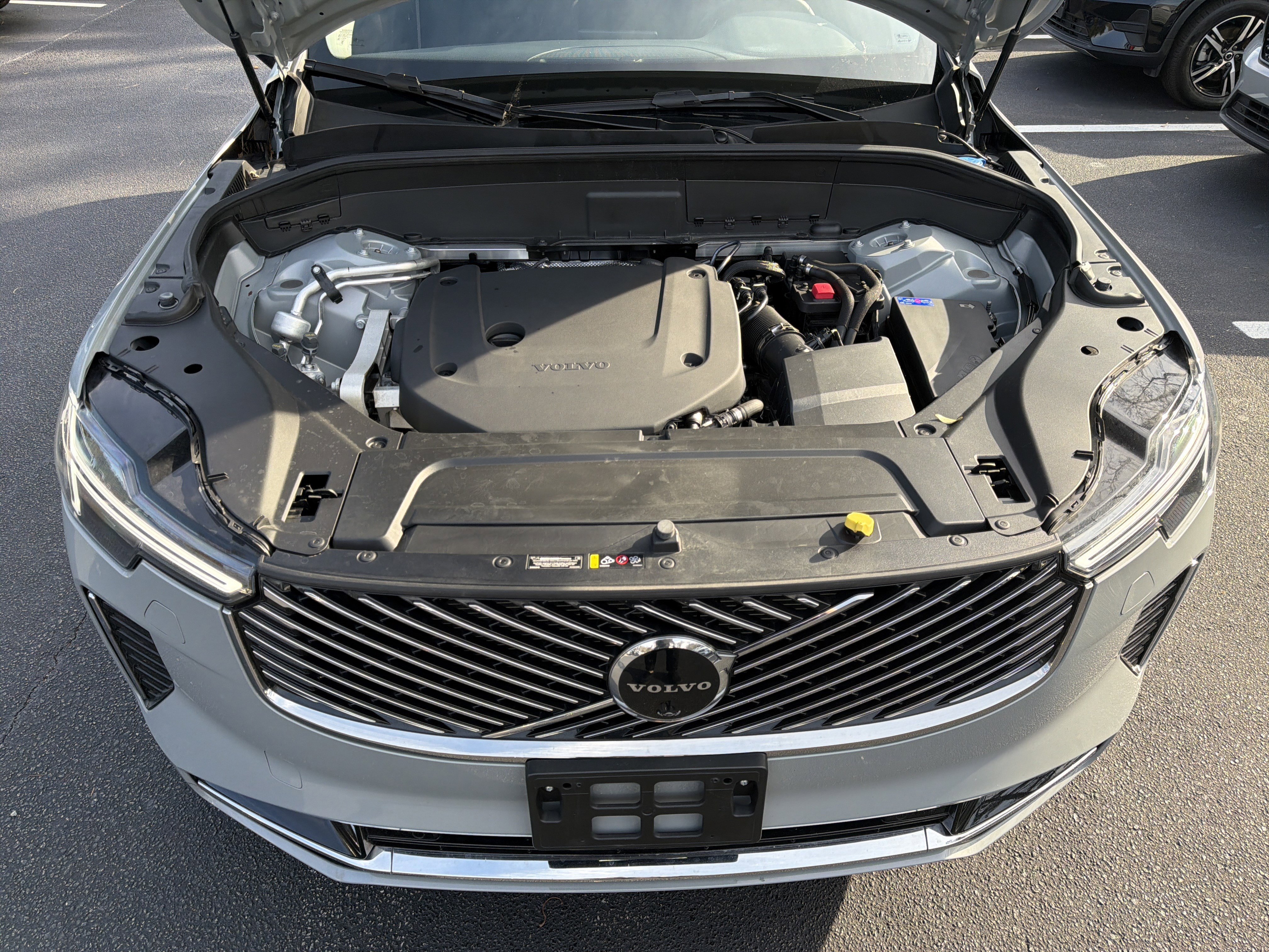 Certified 2025 Volvo XC90 B6 Plus image 36