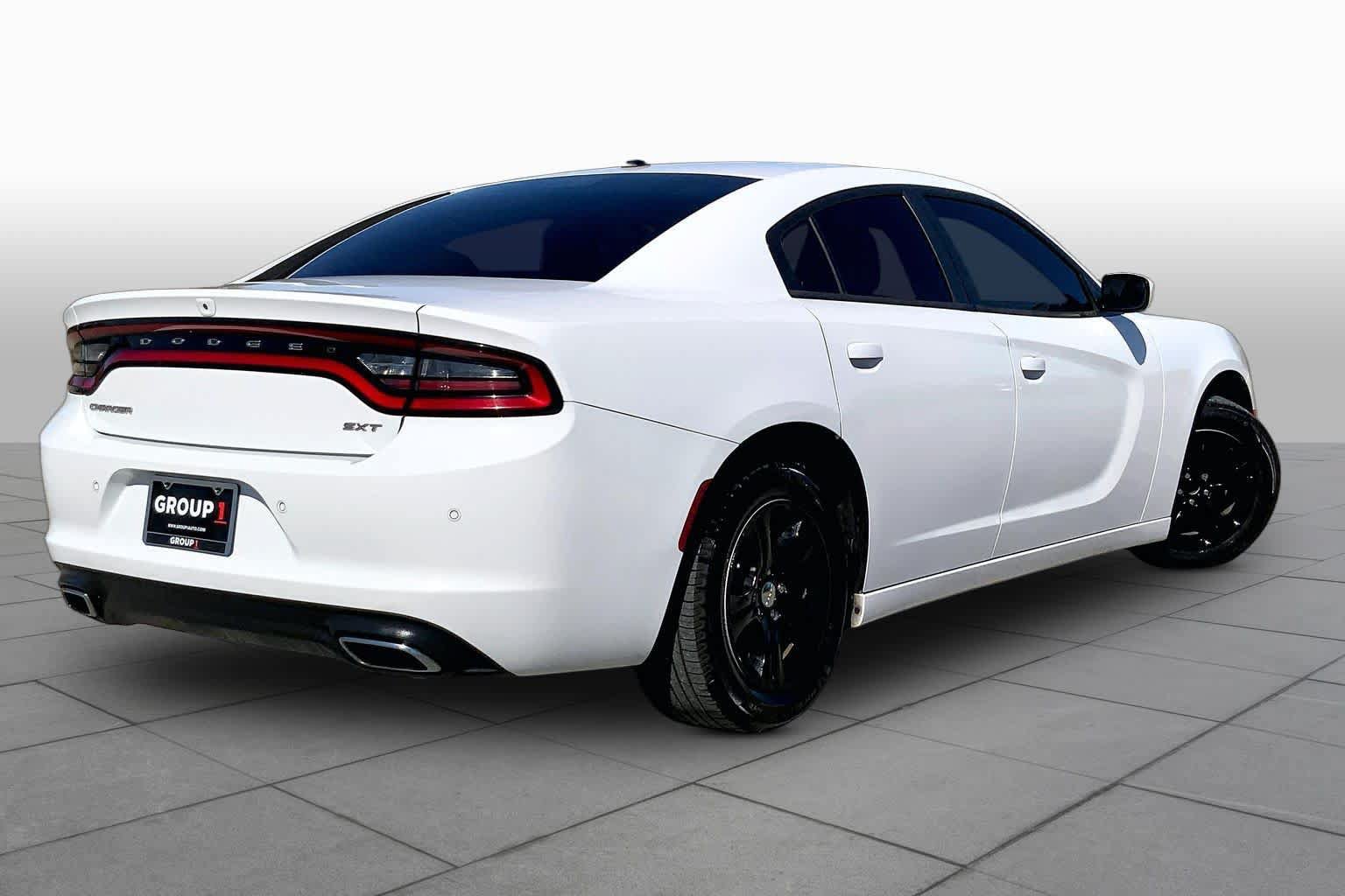 Used 2018 Dodge Charger SXT RWD image 13