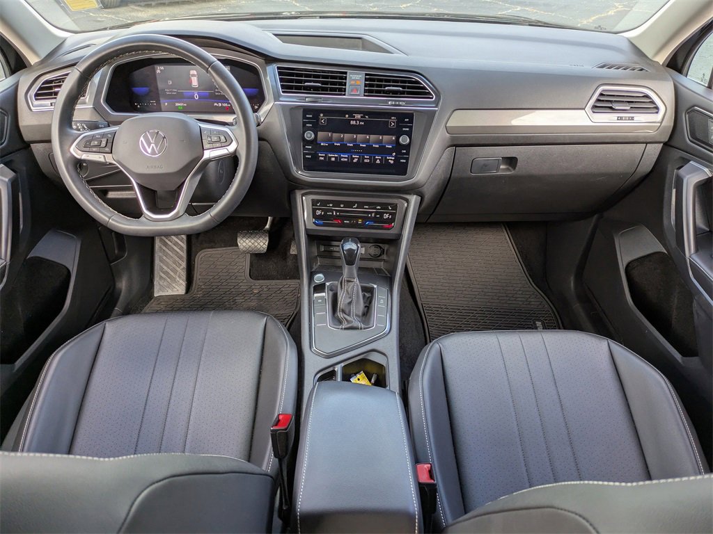 Used 2022 Volkswagen Tiguan SE image 17