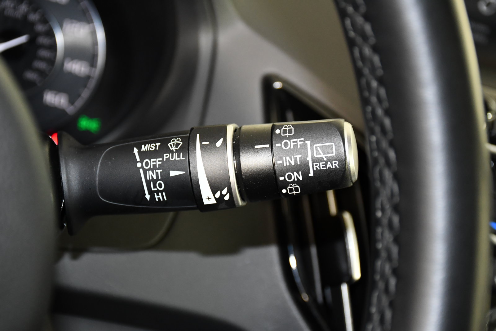 Used 2025 Acura RDX SH-AWD image 23
