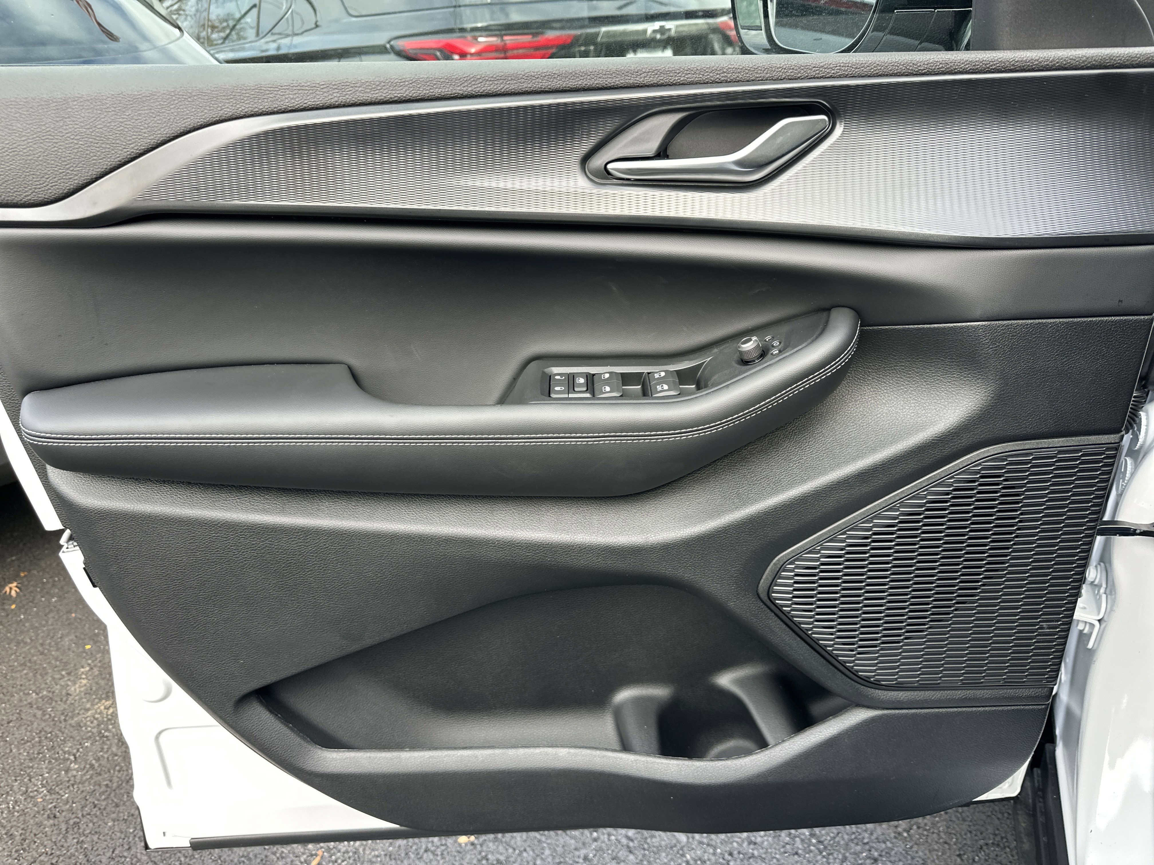 New 2025 Jeep Grand Cherokee Altitude image 28