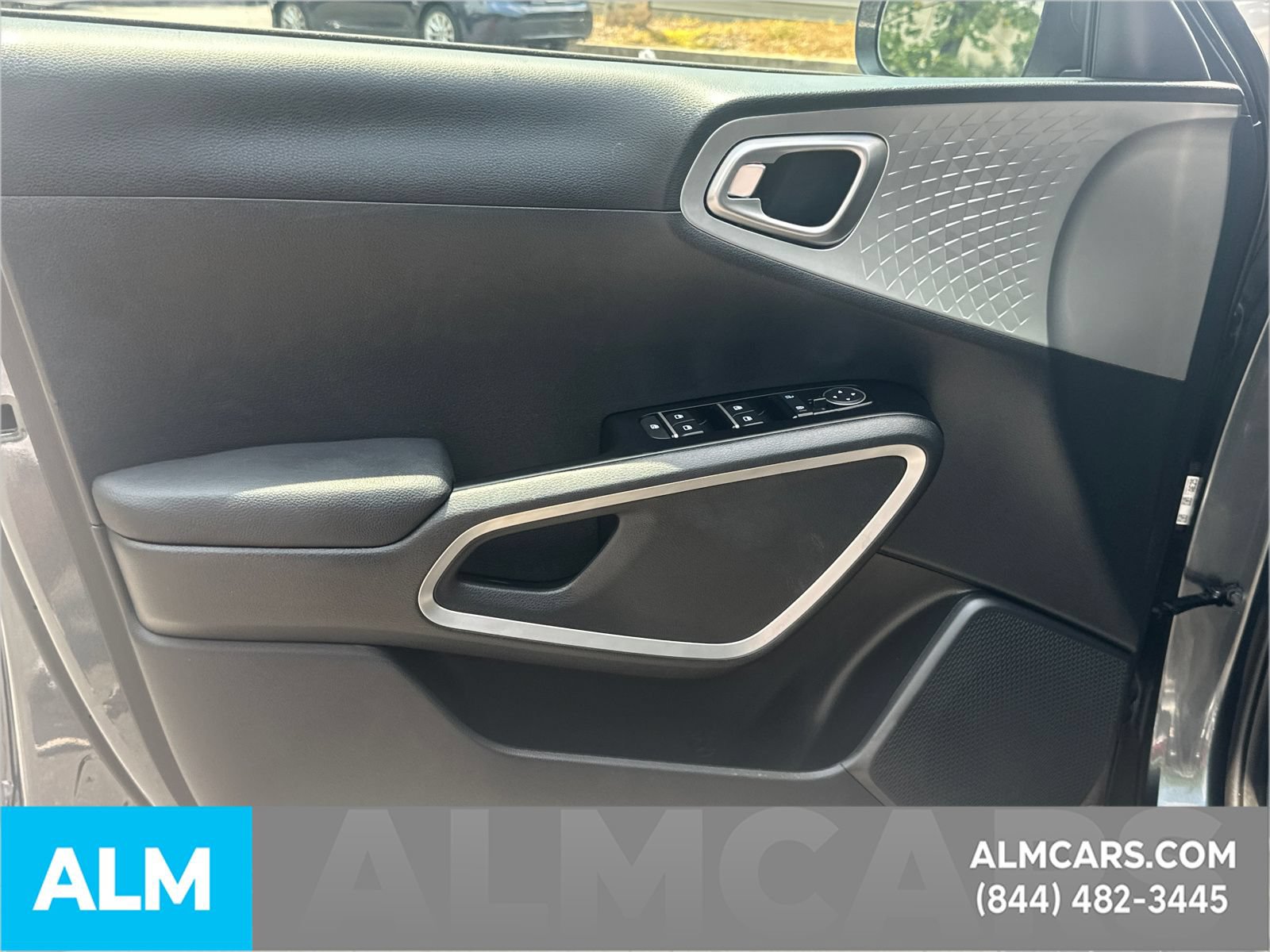 Used 2025 Kia Soul LX w/ LX Technology Package FWD image 11