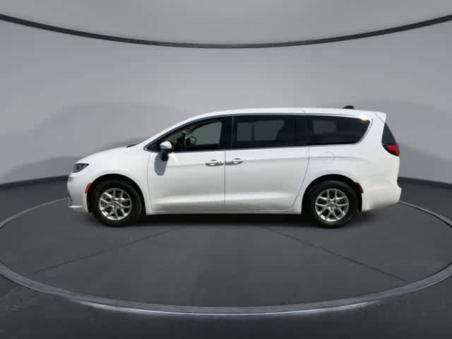 Used 2023 Chrysler Pacifica Touring-L FWD image 5