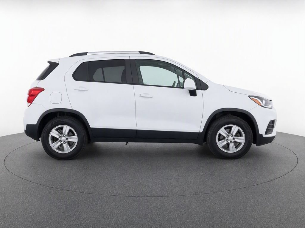 Used 2021 Chevrolet Trax LT w/ LT Convenience Package FWD image 9