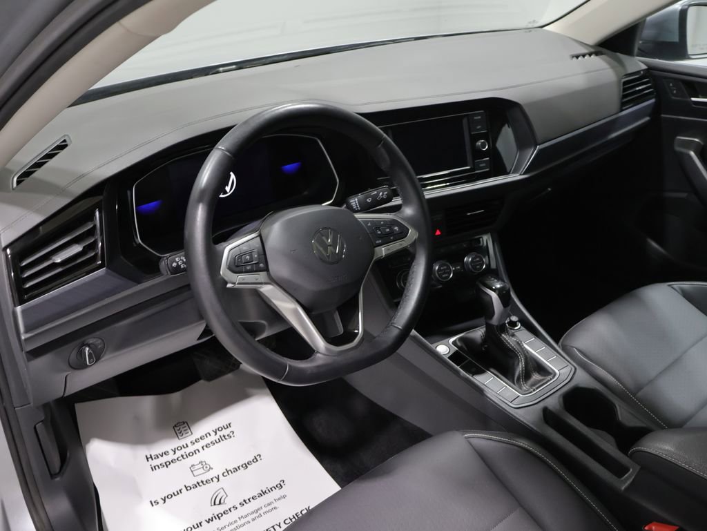Used 2024 Volkswagen Jetta SE FWD image 15