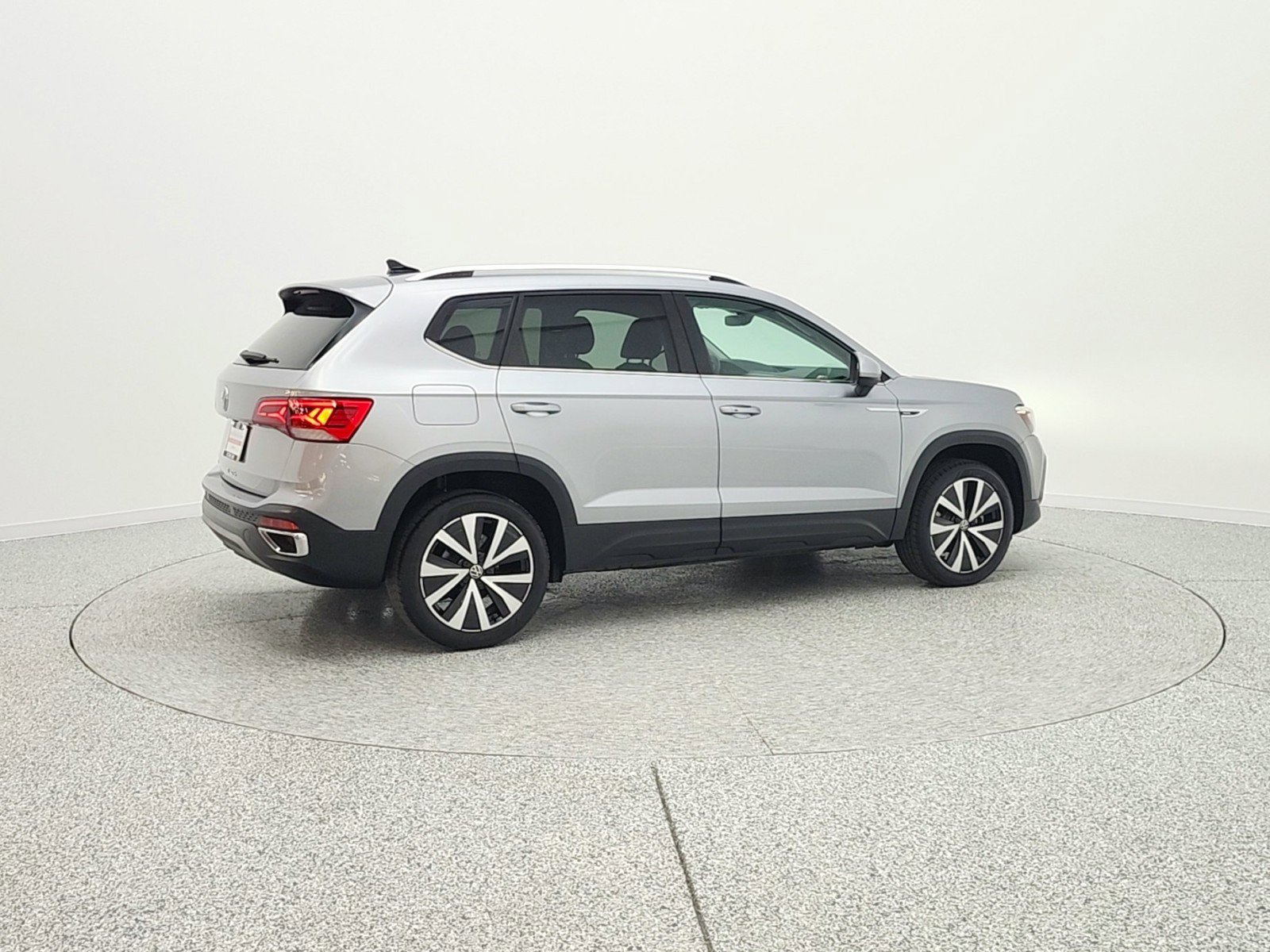 Used 2024 Volkswagen Taos SE FWD image 5