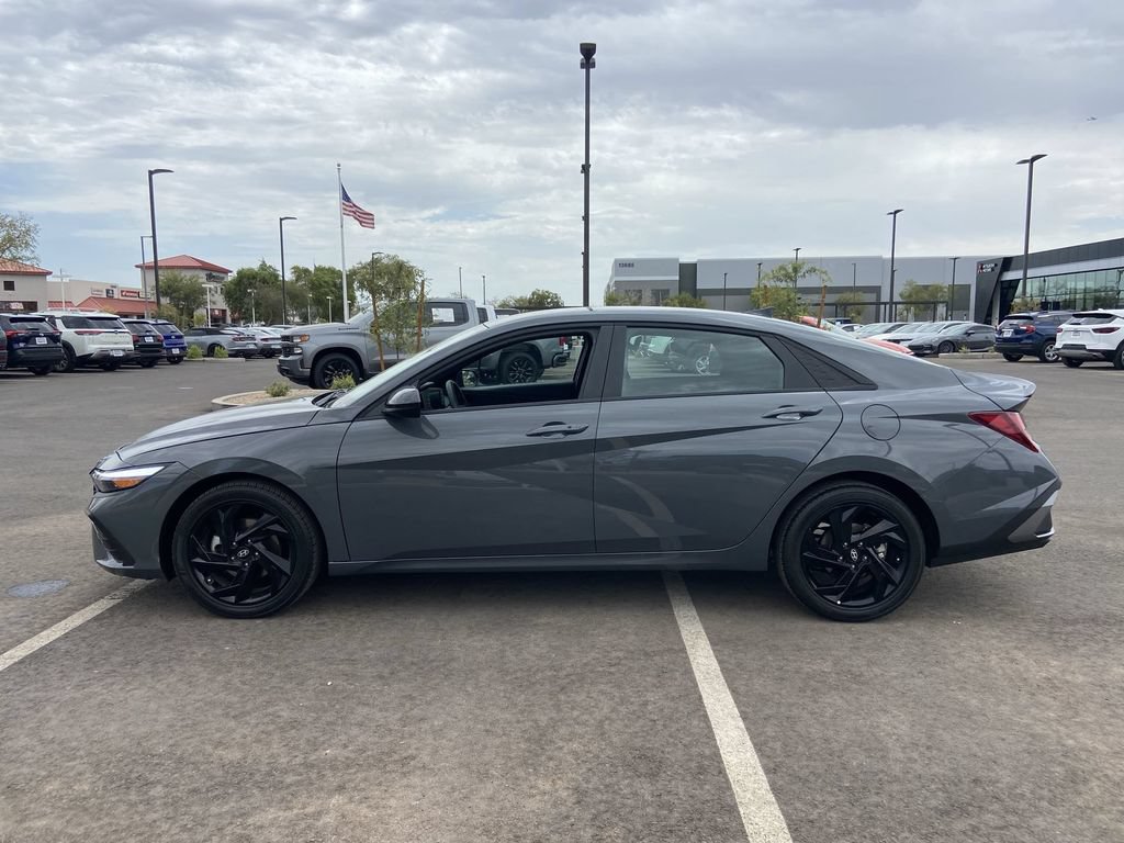 Used 2026 Hyundai Elantra Sport FWD image 4