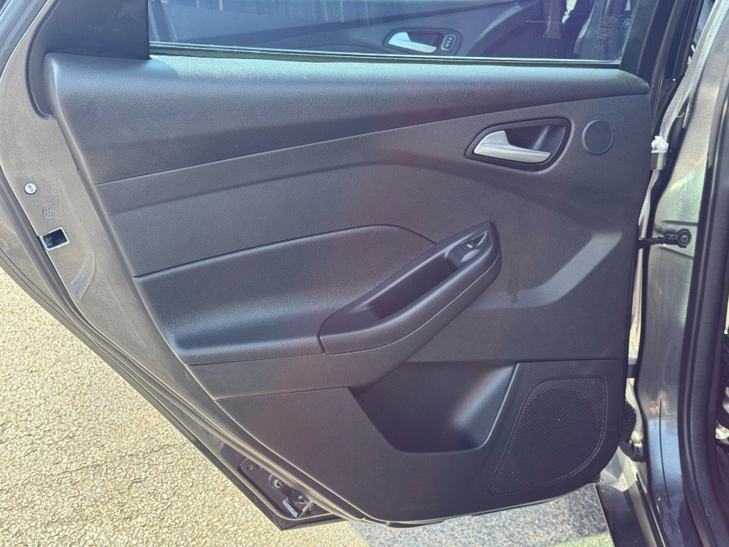 Used 2017 Ford Focus SEL w/ Cold Weather Package image 15