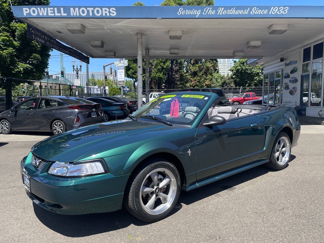 Used 2001 Ford Mustang Convertible RWD image 2