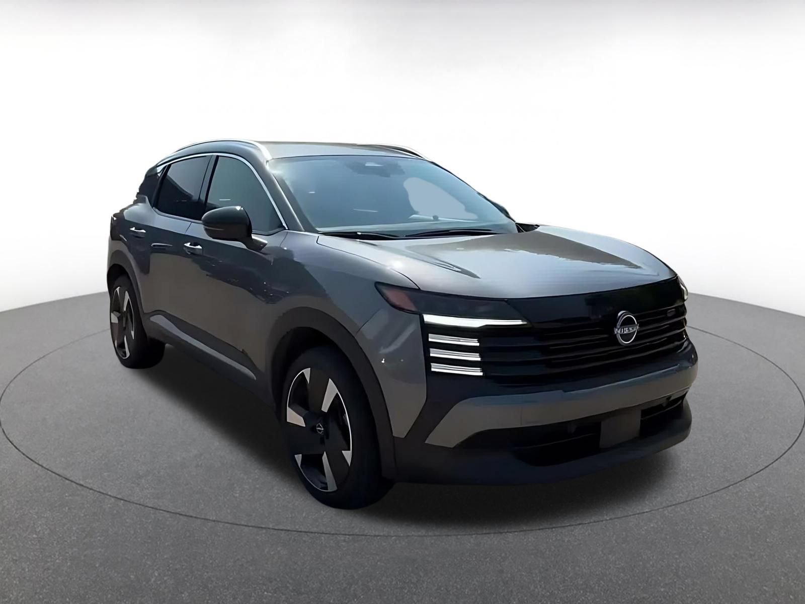 Used 2026 Nissan Kicks SR AWD/4WD image 3