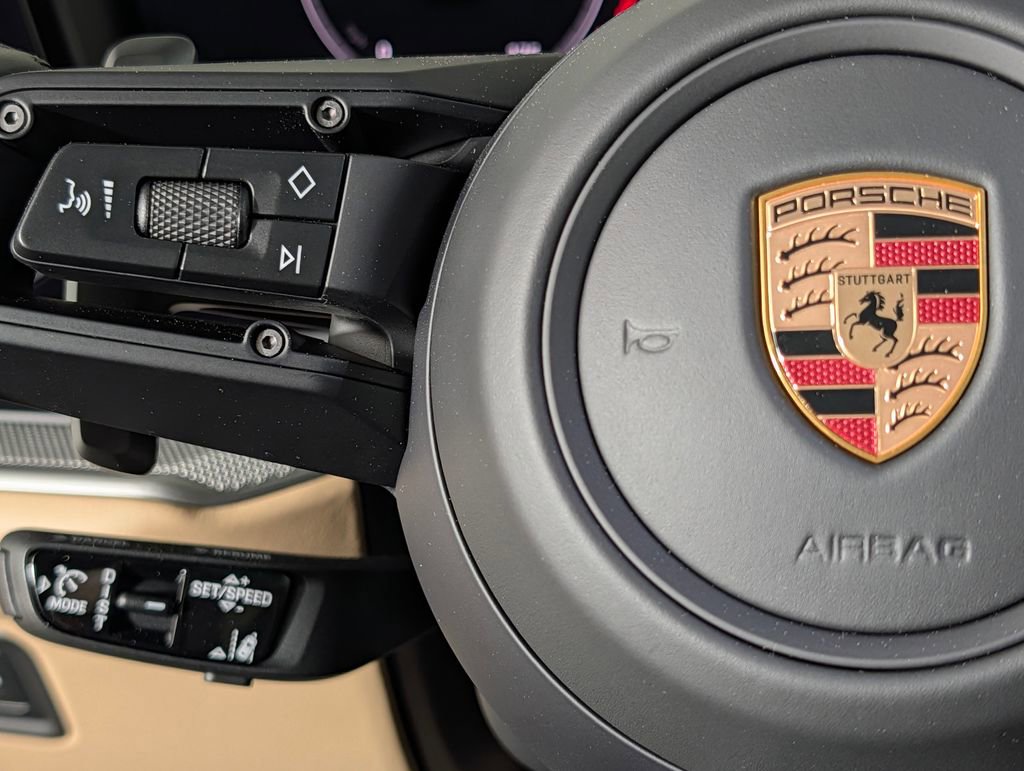 Certified 2025 Porsche Cayenne Coupe image 39