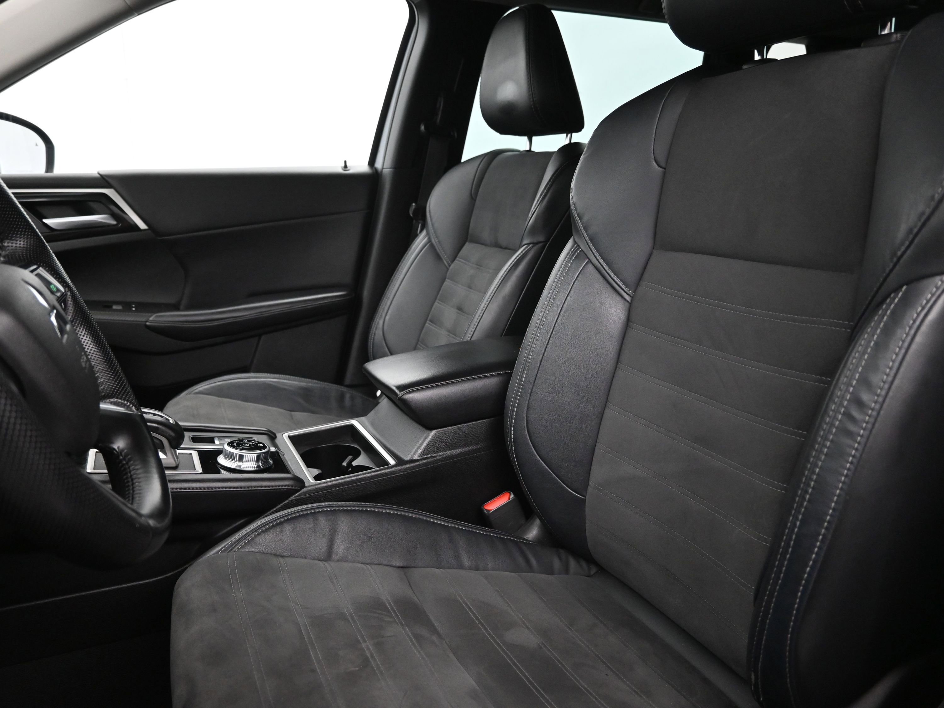 Used 2023 Mitsubishi Outlander SE image 11