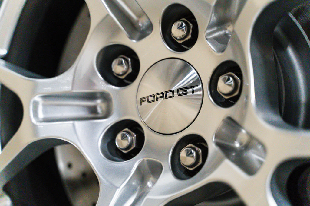 Used 2006 Ford GT RWD image 5