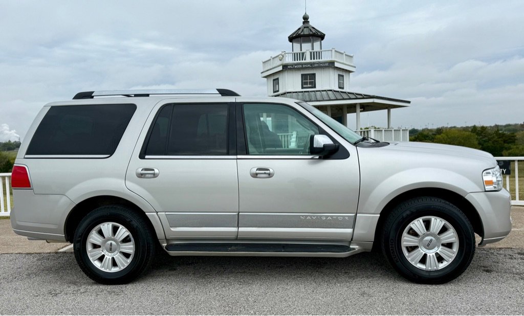 Used 2007 Lincoln Navigator Ultimate image 4
