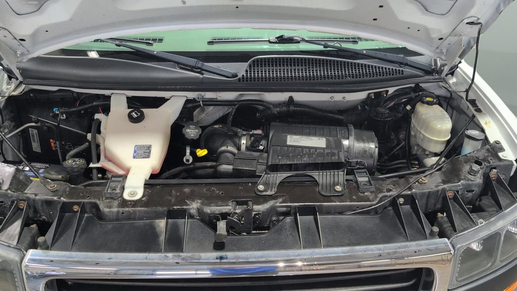 Used 2017 GMC Savana 2500 RWD image 19