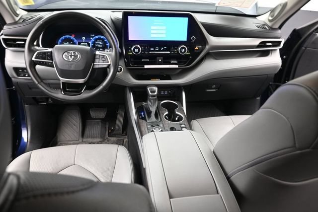 Certified 2024 Toyota Highlander Limited AWD/4WD image 28