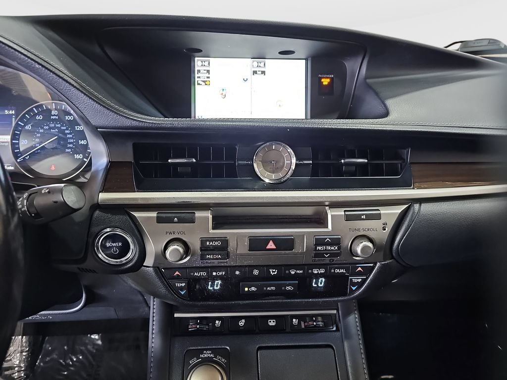 Used 2018 Lexus ES 300h w/ Luxury Package FWD image 15
