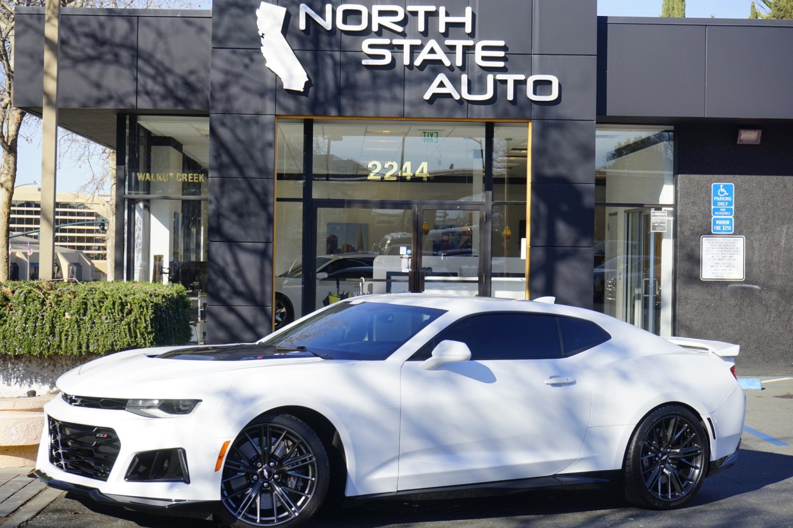 Used 2018 Chevrolet Camaro ZL1 image 1