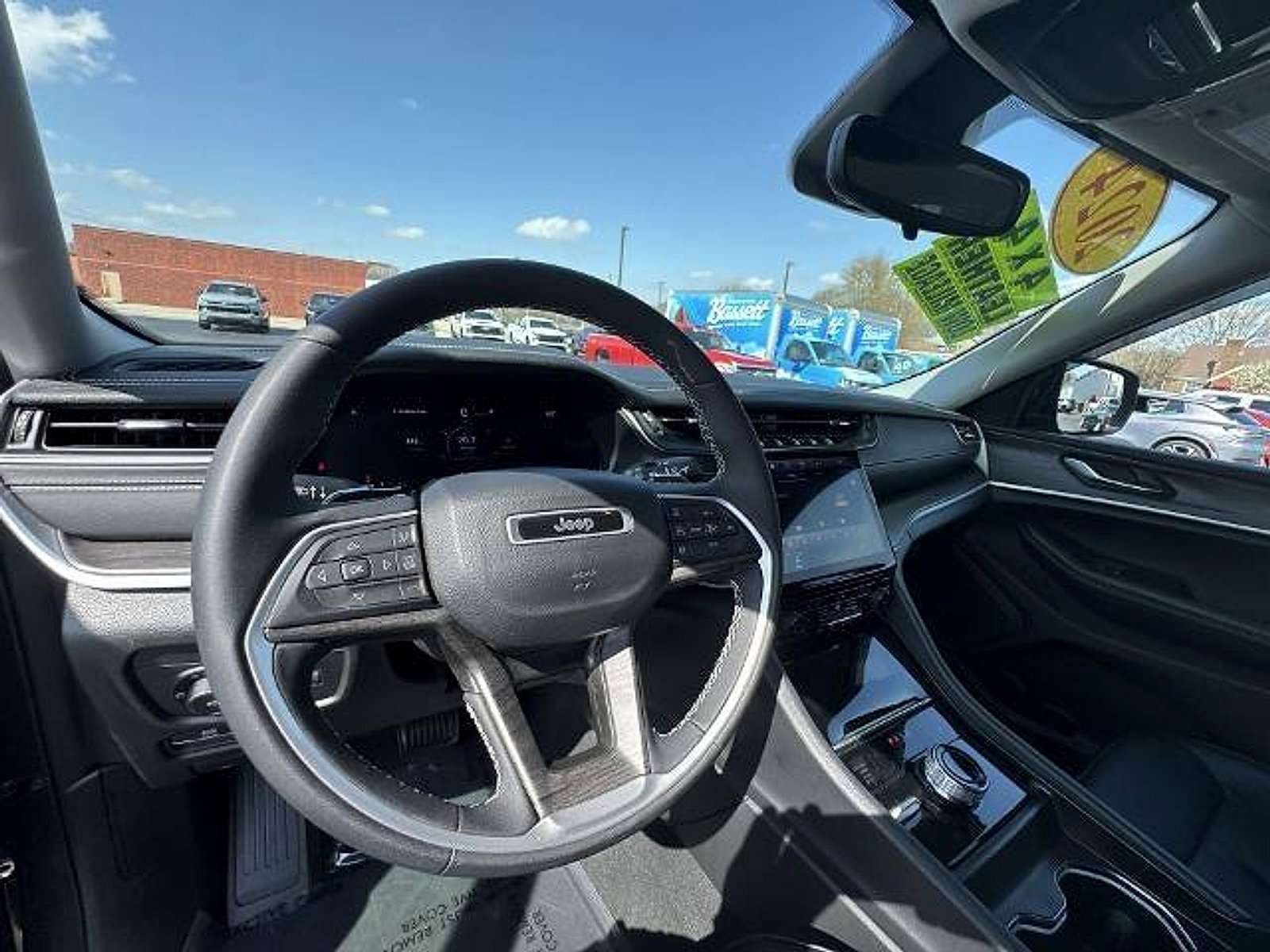 Used 2024 Jeep Grand Cherokee Limited AWD/4WD image 7