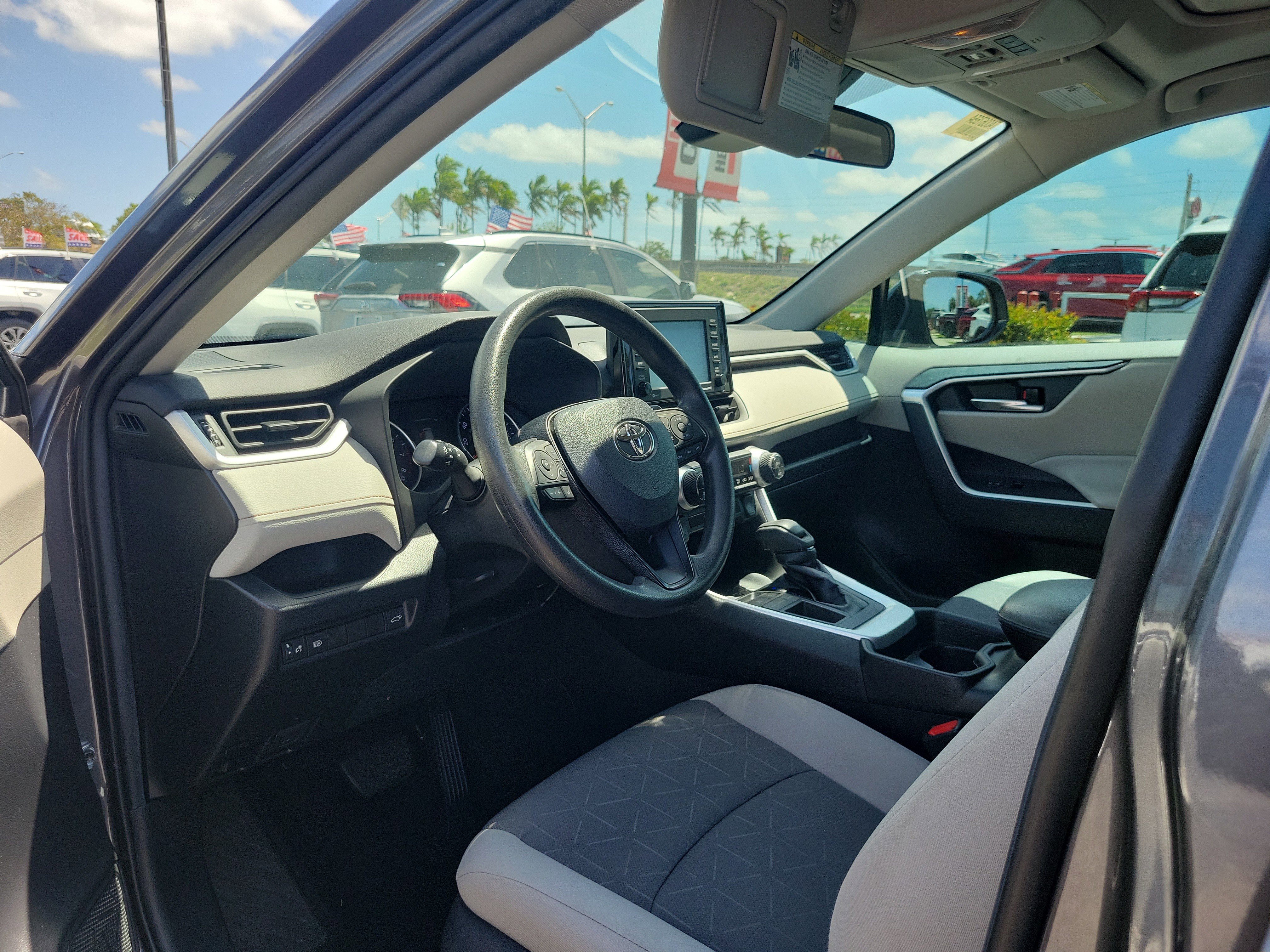 Used 2021 Toyota RAV4 XLE w/ Convenience Package FWD image 19