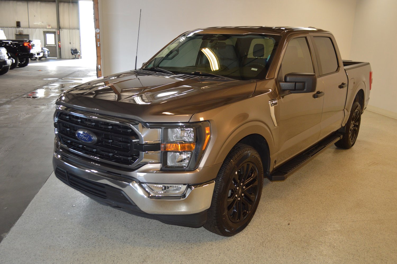 Used 2023 Ford F150 XLT image 7