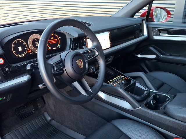 Certified 2024 Porsche Cayenne AWD/4WD image 4