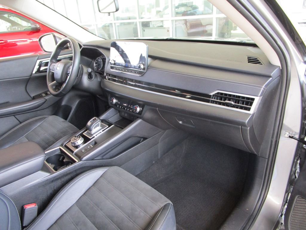 Used 2024 Mitsubishi Outlander SE image 20