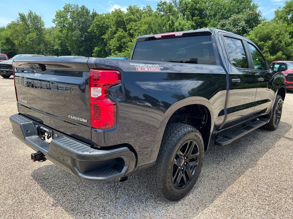 Used 2023 Chevrolet Silverado 1500 Custom Trail Boss AWD/4WD image 3