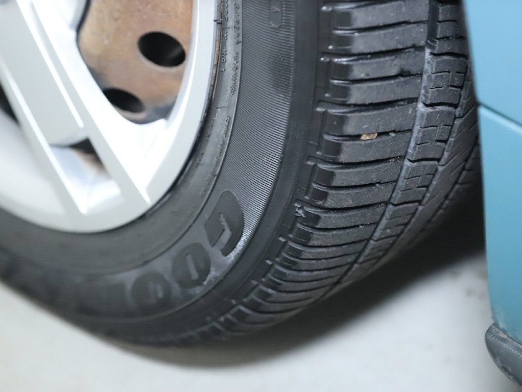 Used 2009 Pontiac Vibe w/ Preferred Package FWD image 30