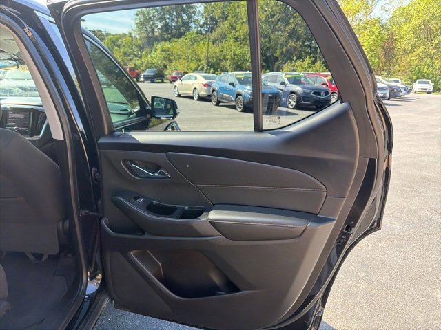 Used 2020 Chevrolet Traverse LT image 12