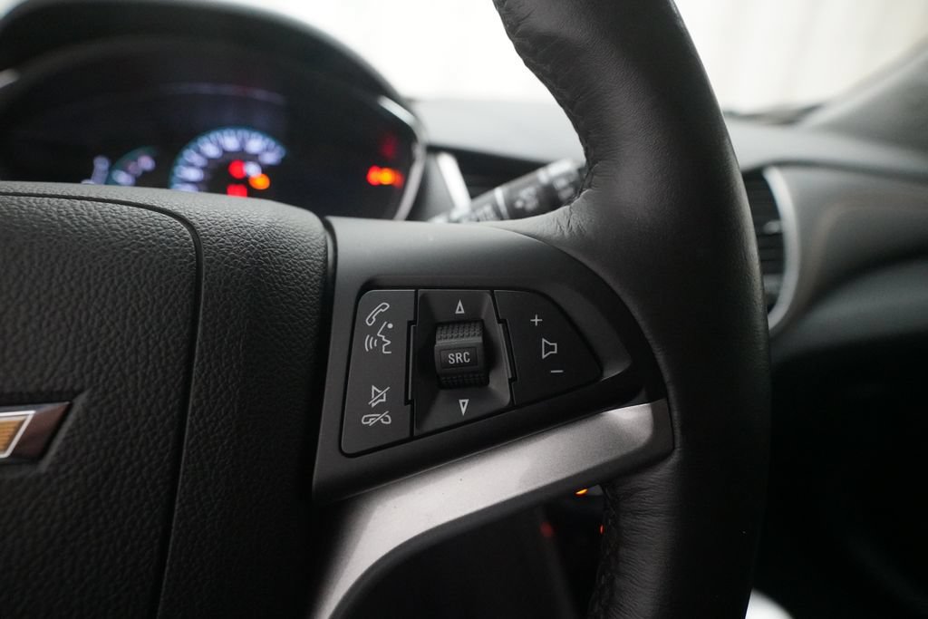 Used 2017 Chevrolet Trax LT w/ LT Convenience Package AWD/4WD image 18