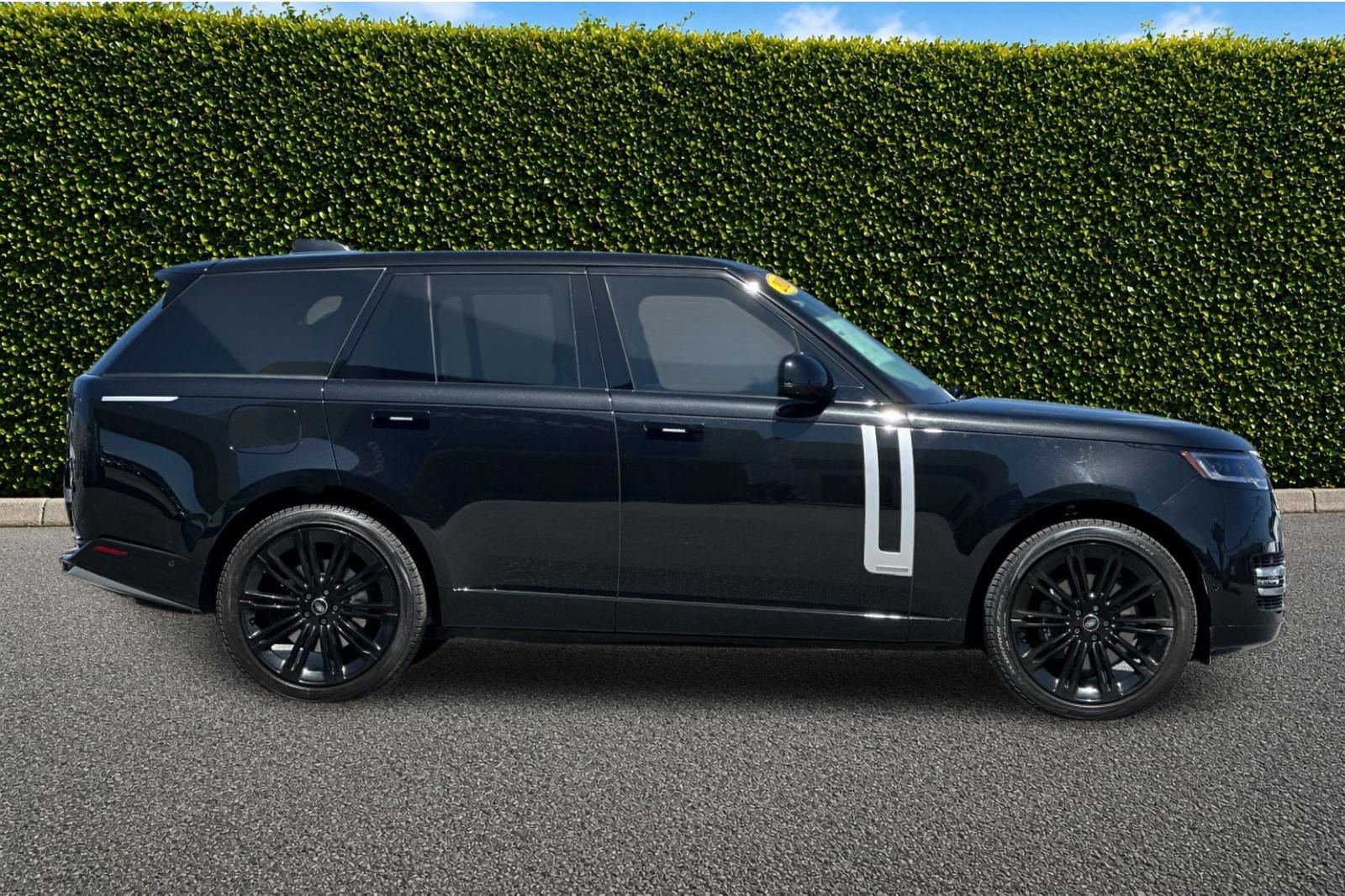 Used 2024 Land Rover Range Rover Autobiography AWD/4WD image 3