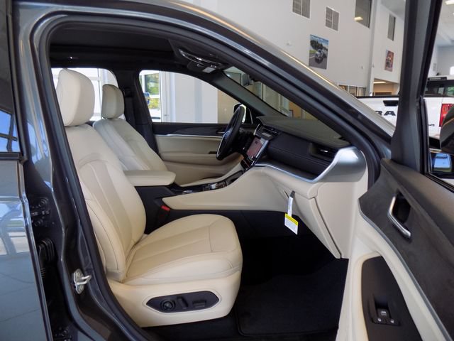 New 2026 Jeep Grand Cherokee L Limited AWD/4WD image 17