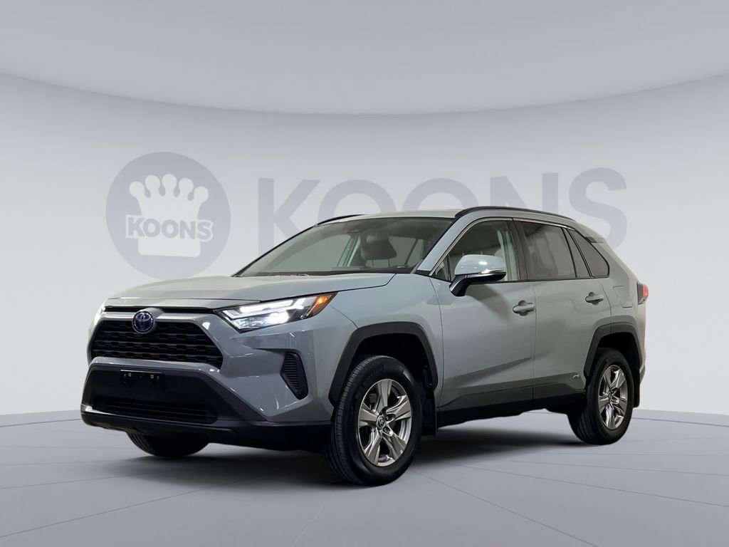 Used 2022 Toyota RAV4 XLE image 1