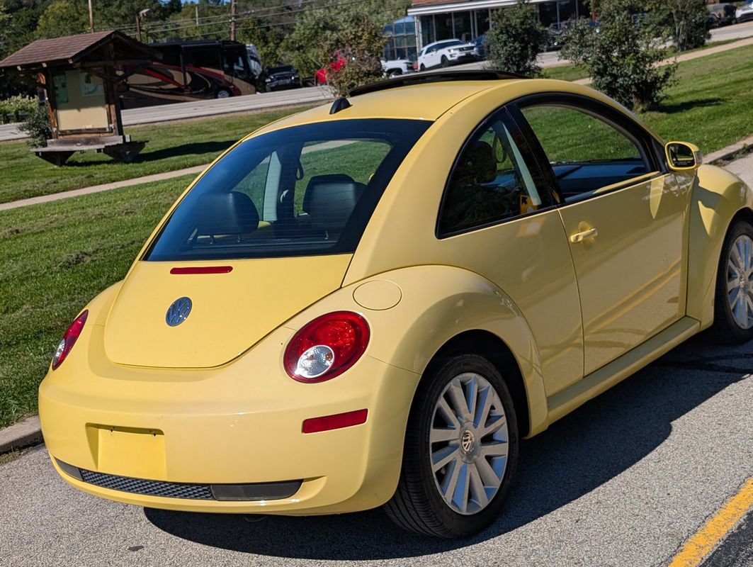 Used 2008 Volkswagen Beetle SE FWD image 8